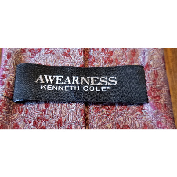 Kenneth Cole Awareness Red Abstract Striped Mens 100% Silk Necktie Tie - Picture 4 of 9